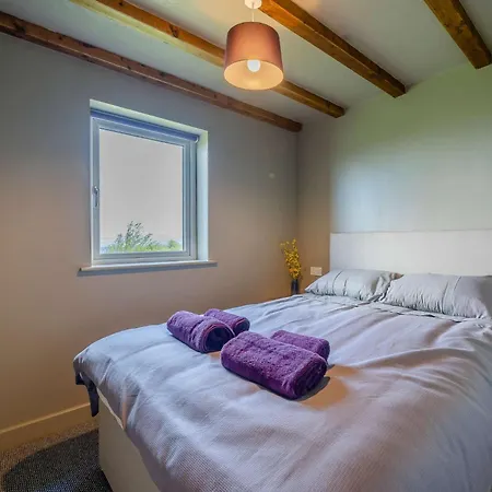 2 Bed In Lancaster Oc-53510 Gerendaház