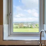2 Bed In Lancaster Oc-53510 Holiday home *