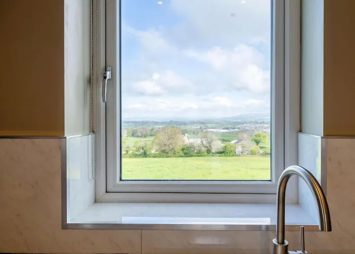 2 Bed In Lancaster Oc-53510 Ferienhaus *